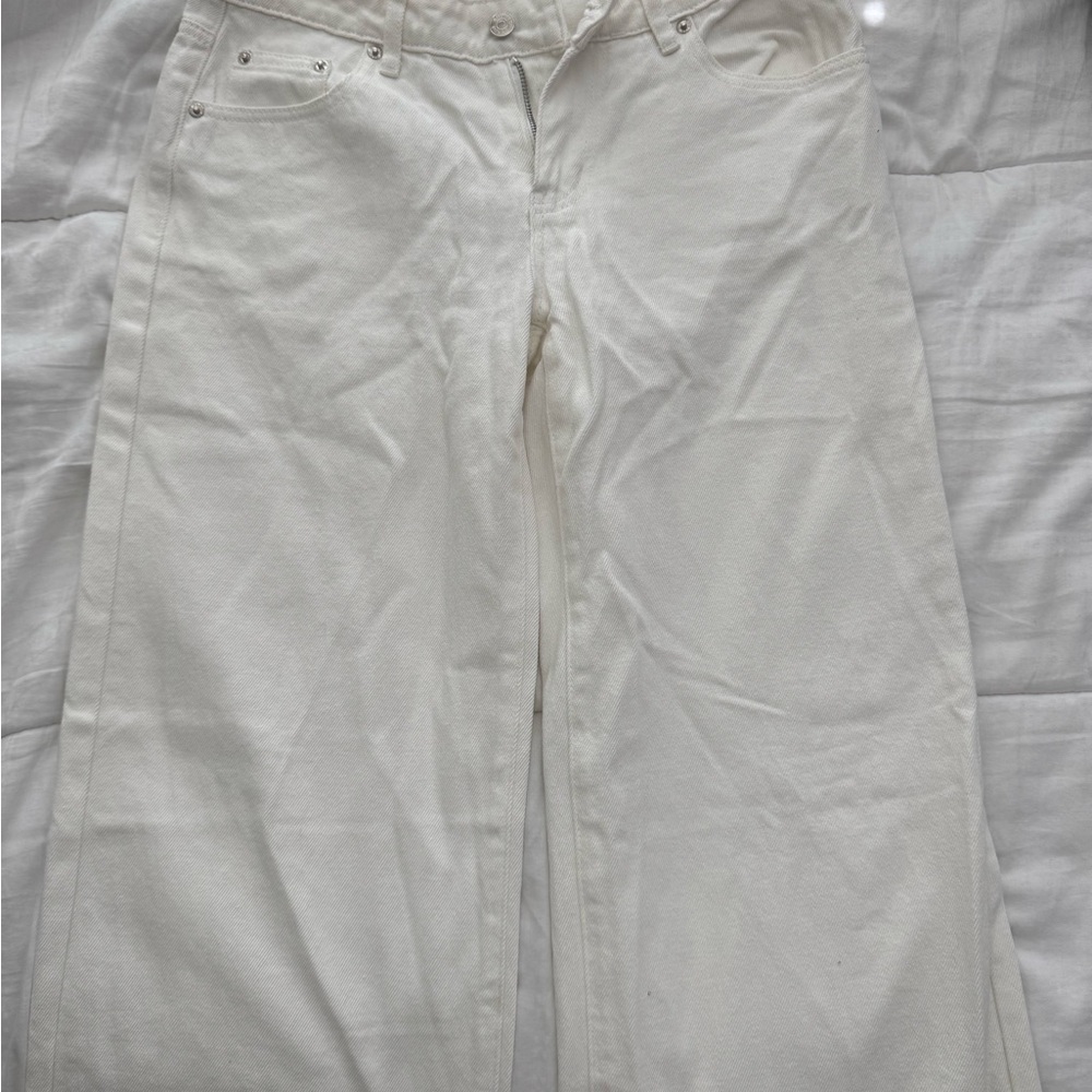 Edikted Raelynn Washed Low Rise Jeans